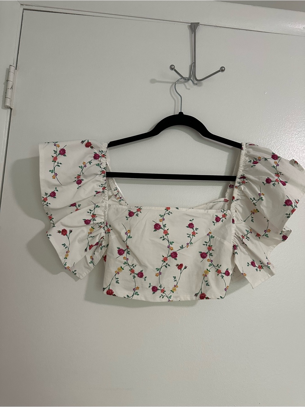 Zara White Crop Top with Pink Rose Print and Ruffle Sleeves